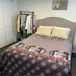 GG Designer Queen Flat Sheets